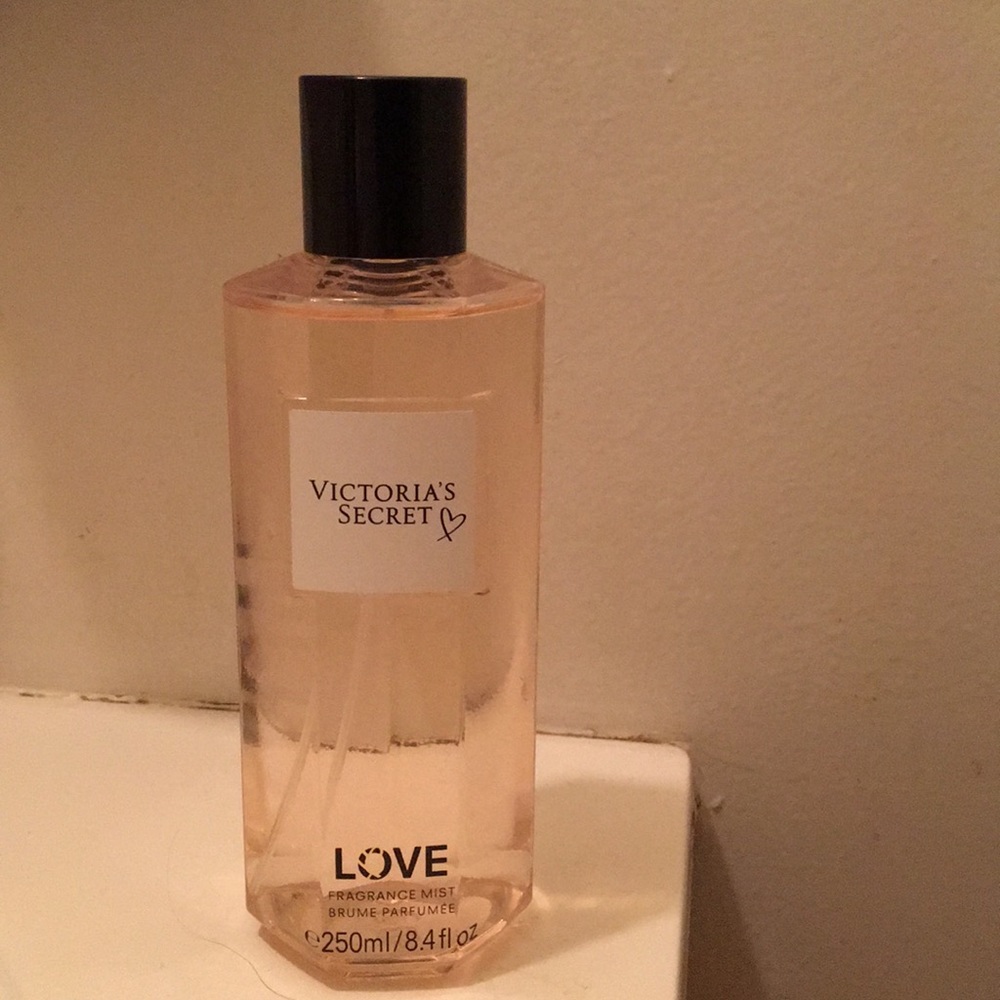 Victoria’s Secret Love 250ml/8.4 fl oz